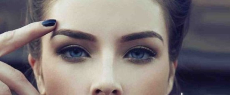 طرق فعالة لتكثيف الحواجب في أقصر وقت ممكن.