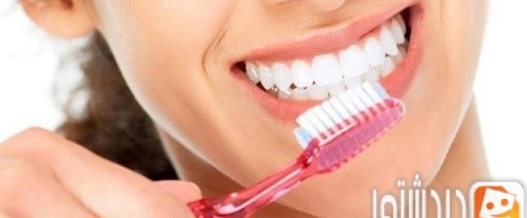 علامات تؤكد خطر فرشاة الأسنان