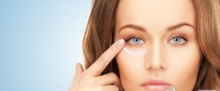 طرق طبيعية للتخلص من تجاعيد العين
