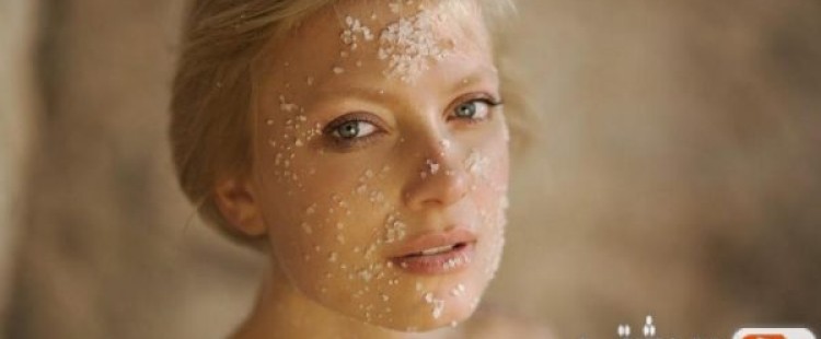 فوائد ملح البحر للبشرة وطرق استخدامه